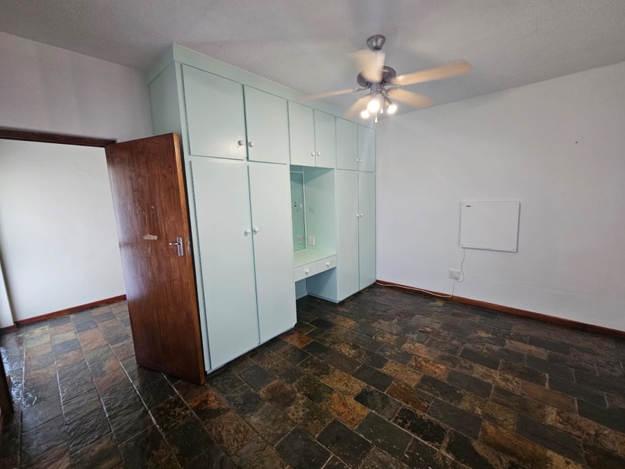 To Let 5 Bedroom Property for Rent in Stilbaai Wes Western Cape